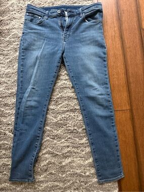 Uniqlo Men’s Slim Jeans in Medium Blue Wash